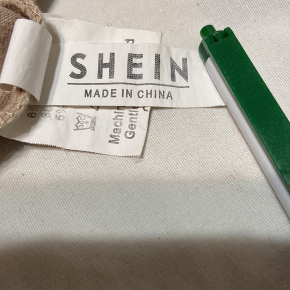 SHEIN WOMEN’s T-Shirt tan w/butterflies Med short sleeve - Picture 6 of 6